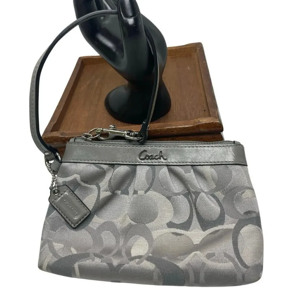 COACH WRISTLET BAG CANVAS LEATHER SIGNATURE GRAY PLEATED AESTHETIC‎ KAWAII